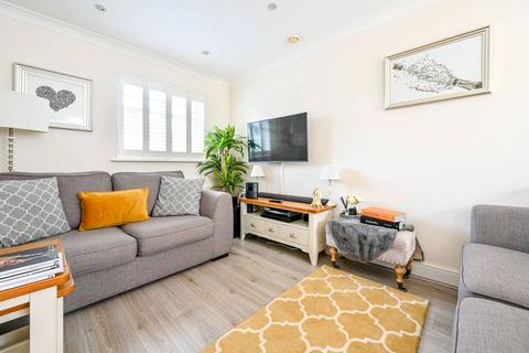 5 Loxley Close, Byfleet, West Byfleet, KT14 7GA