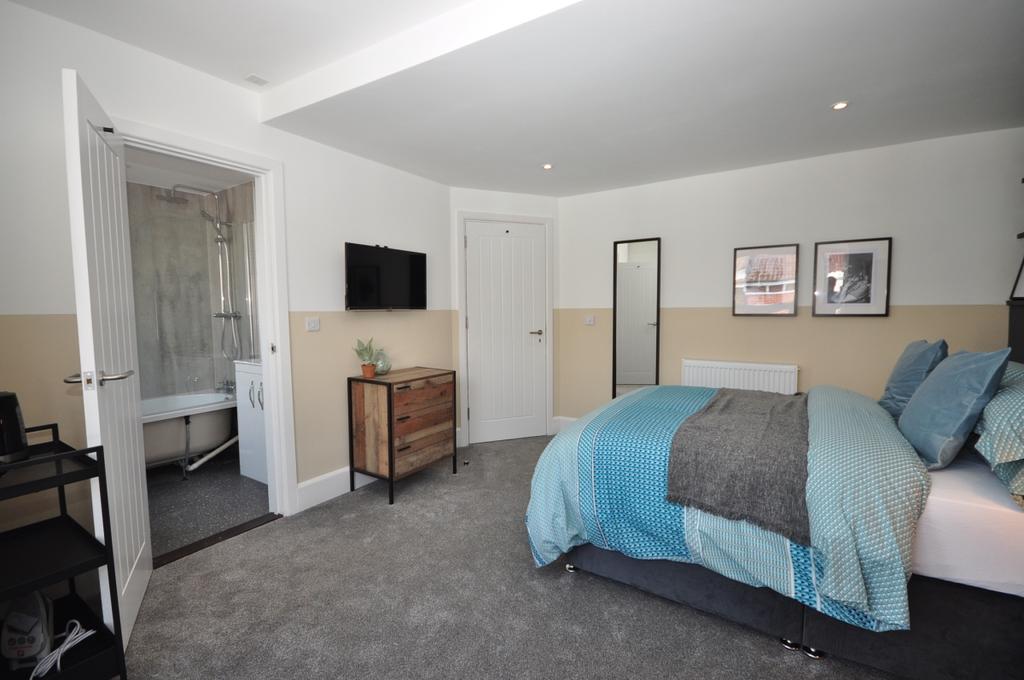 Farlington Road Portsmouth PO2 1 bed in a house share £650 pcm (£150 pw)