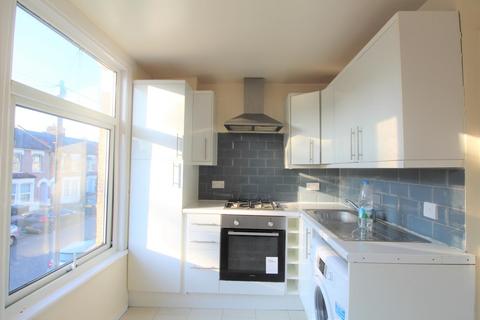 2 bedroom flat to rent, Haselbury, Silver Street, N18