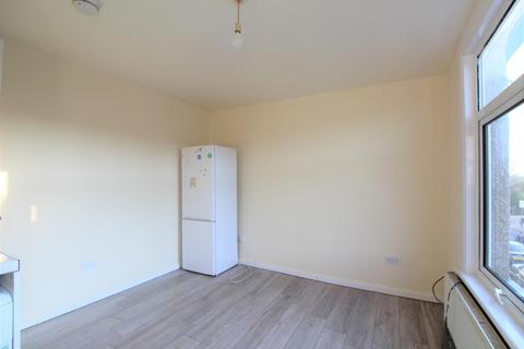 2 bedroom flat to rent, Haselbury, Silver Street, N18