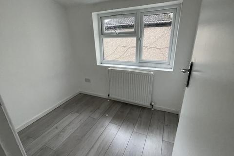 2 bedroom flat to rent, Haselbury, Silver Street, N18
