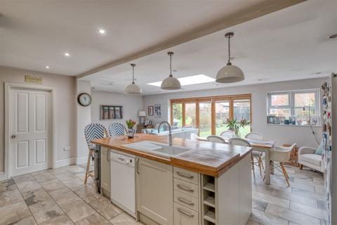 39 Checketts Lane, Worcester, WR3 7JW