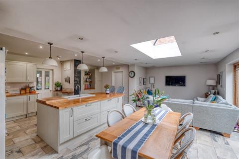 39 Checketts Lane, Worcester, WR3 7JW