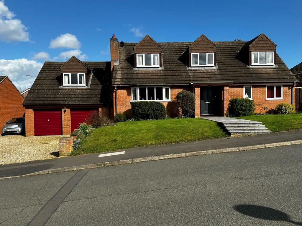 Manor Road, Weedon, Northamptonshire NN7 4QN 4 bed detached house for sale £525,000