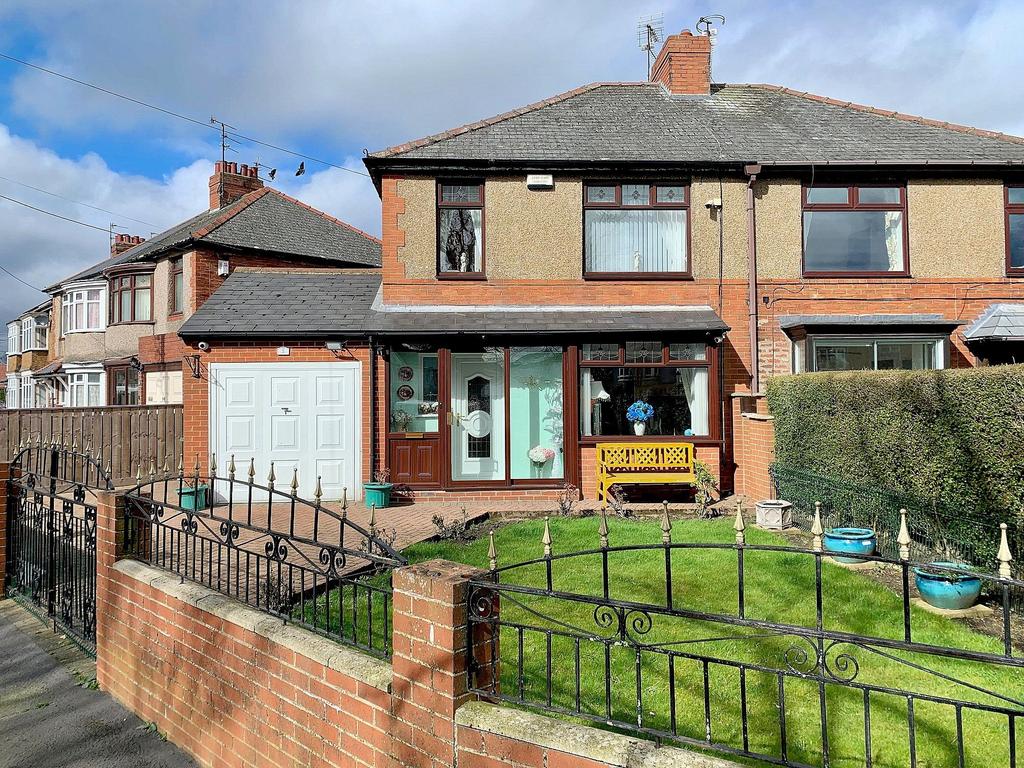 Lime Grove, Auckland, DL14 3 bed semidetached house for sale £159,950