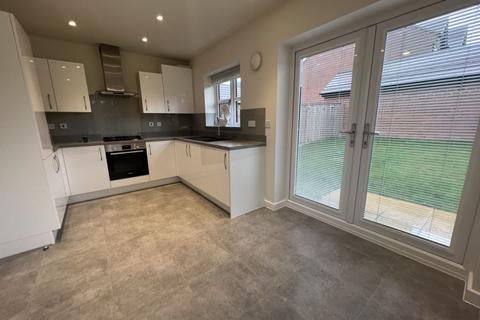 3 bedroom semi-detached house to rent, Gardiner View, Oadby, LE2