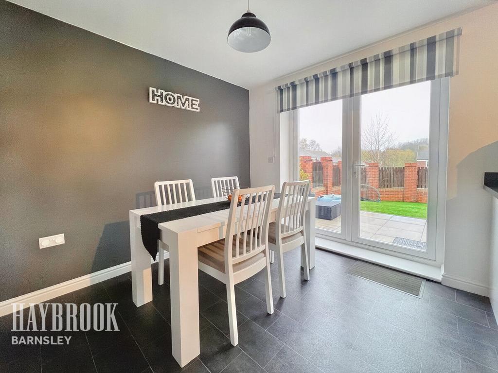 Bluebell Bank, Barnsley 3 bed detached house £200,000