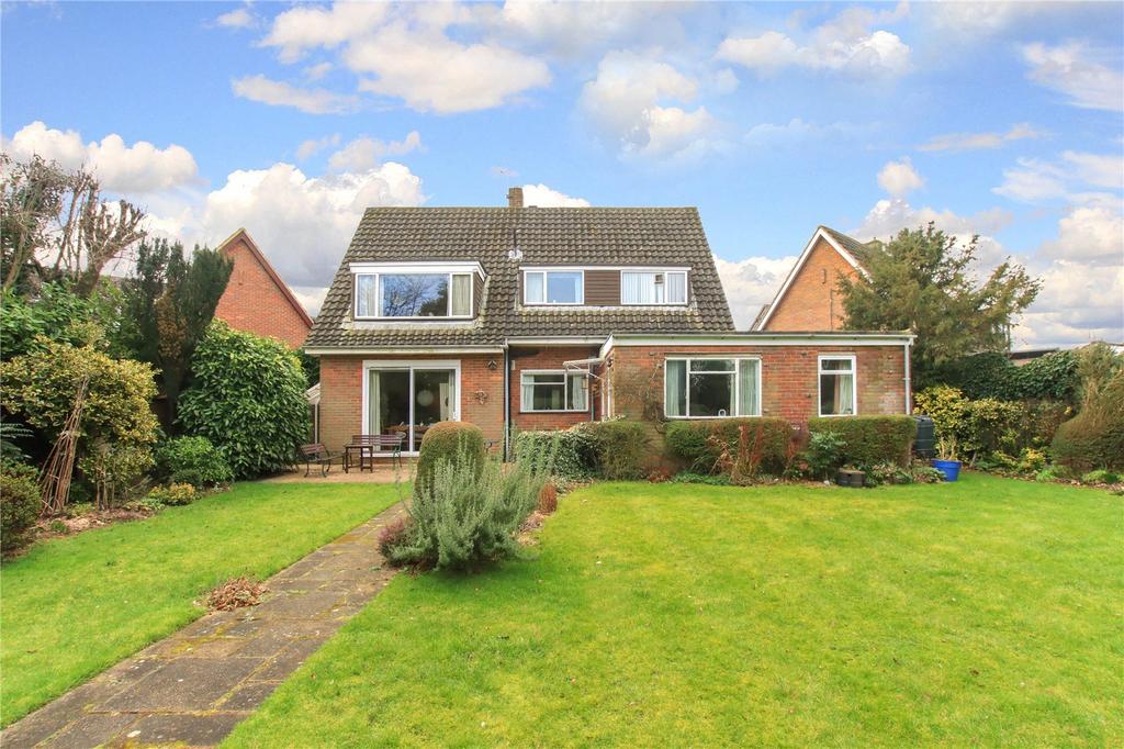 Green View Close, Bovingdon, Hertfordshire, HP3 4 bed detached house