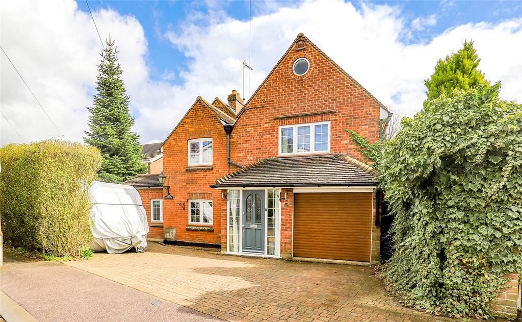 Tile Kiln Lane, Leverstock Green, Hertfordshire, HP3 4 bed detached