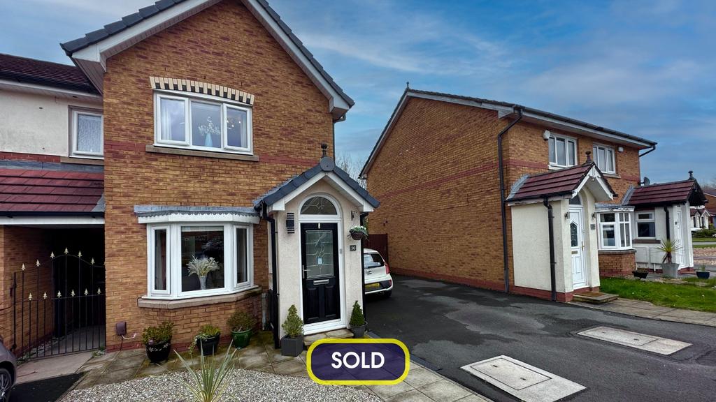 Eastwood Close, Bolton, Lancashire... 2 bed mews £175,000