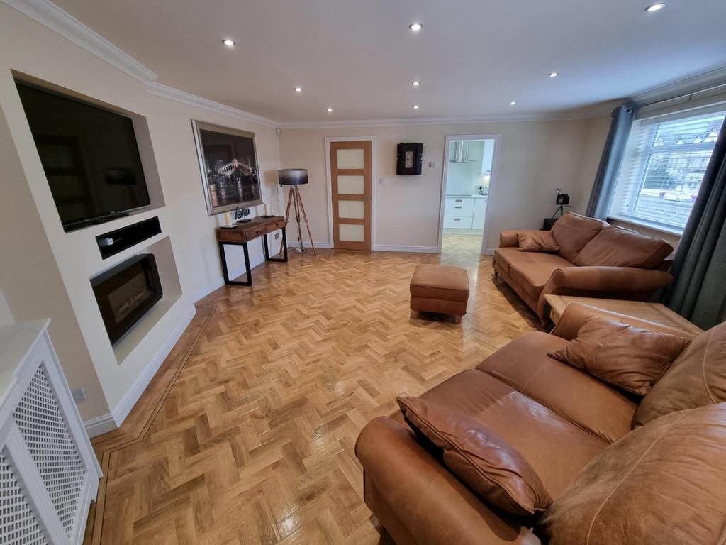 Stunning 2 Bed Apt with Balconies in Childwall 2 bed apartment £975