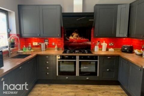 26 College Road, Chatham, ME4 4QX