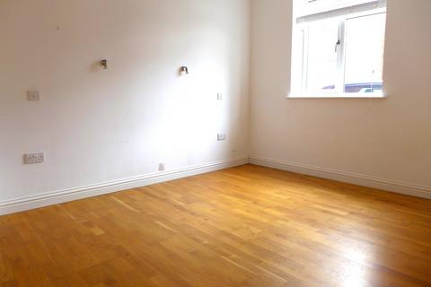 2 bedroom ground floor flat to rent, Romsey   The Hundred   UNFURNISHED