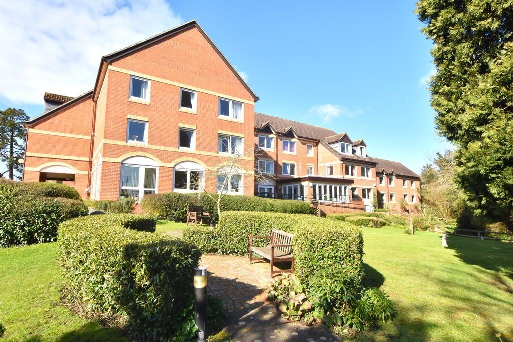 Croft Court, Great Dunmow 1 bed apartment £125,000