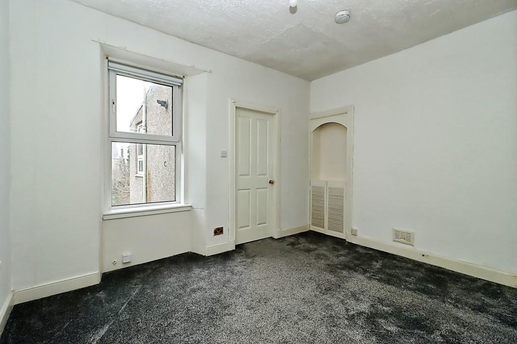 Salisbury Street, Kirkcaldy 2 bed flat £600 pcm (£138 pw)
