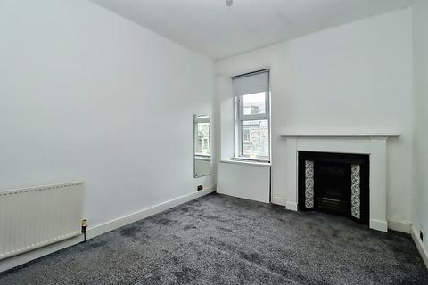 2 bedroom flat to rent, Salisbury Street, Kirkcaldy