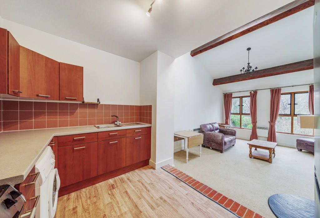 Fawley, HenleyonThames, Oxfordshire 1 bed cottage £1,100 pcm (£254 pw)
