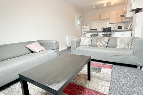 3 bedroom apartment to rent, Radford Road, Hyson Green