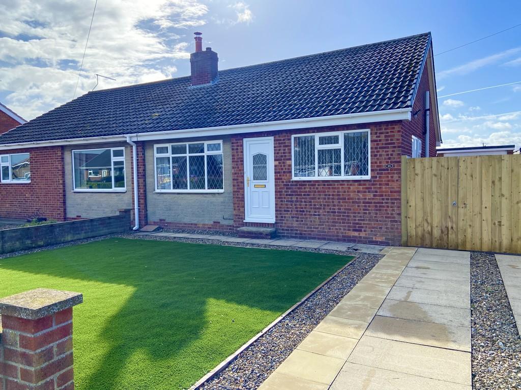 Alton Park, Beeford 2 bed semi-detached bungalow for sale - £198,000