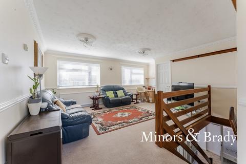 4 bedroom detached house for sale - Sunningdale Avenue, Lowestoft