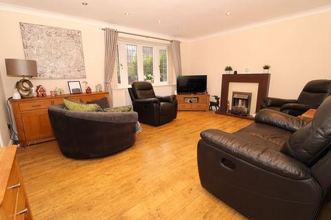 4 bedroom detached house for sale, Alnwick Road, Bloxwich. WS3 3XD