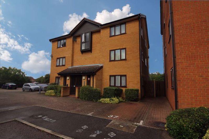 Ullswater, Stukeley Meadows, Huntingdon 2 bed apartment £780 pcm (£