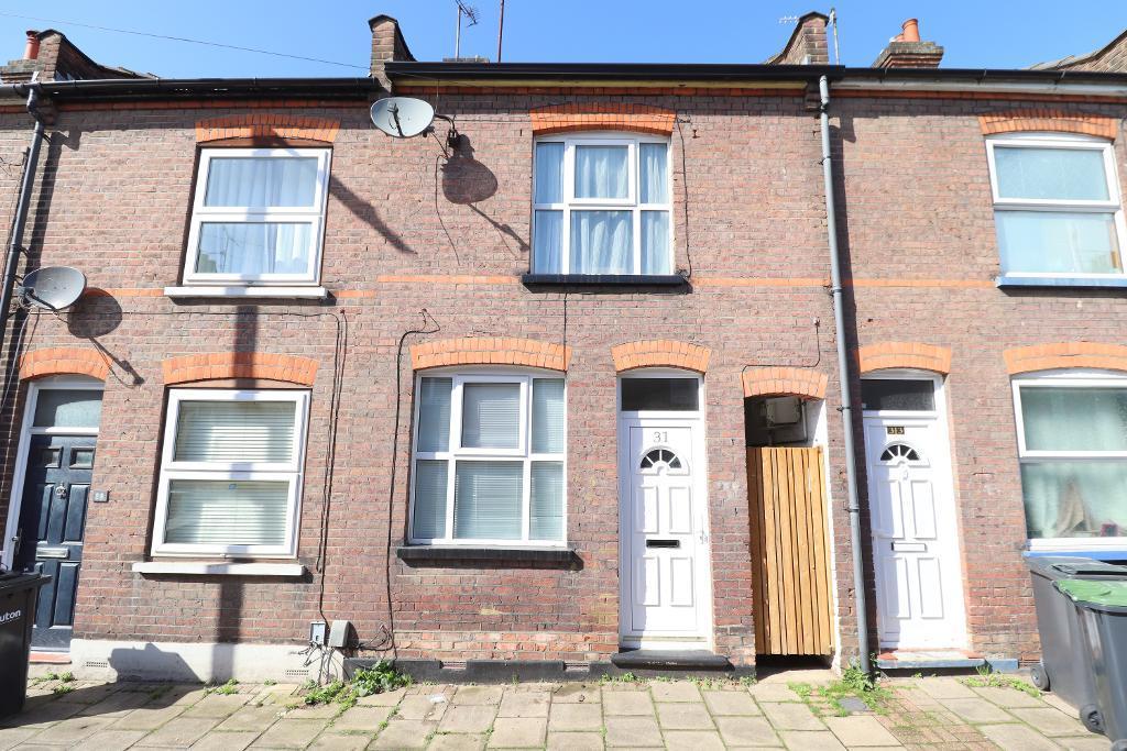 Ridgway Road, Round Green, Luton, Bedfordshire, LU2 7RP 3 bed terraced