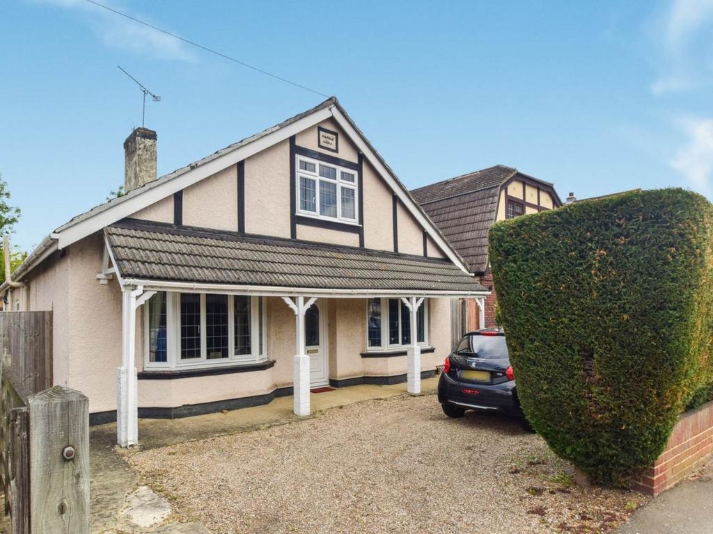 Woodside, Wigmore, Kent 4 bed detached house £2,100 pcm (£485 pw)