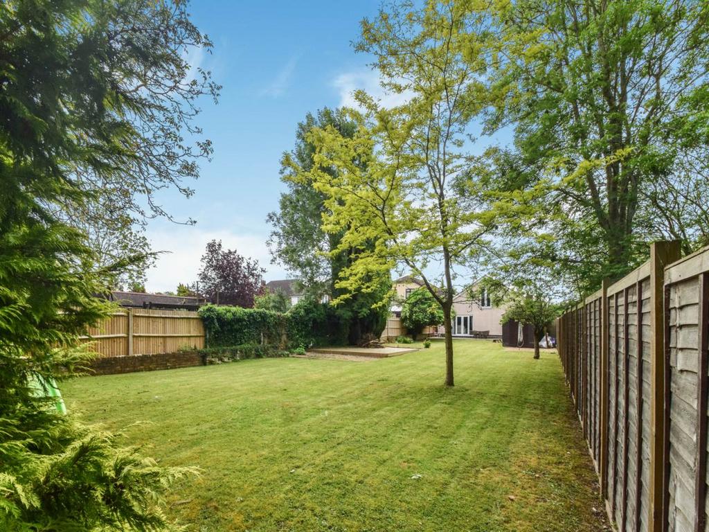 Woodside, Wigmore, Kent 4 bed detached house £2,100 pcm (£485 pw)