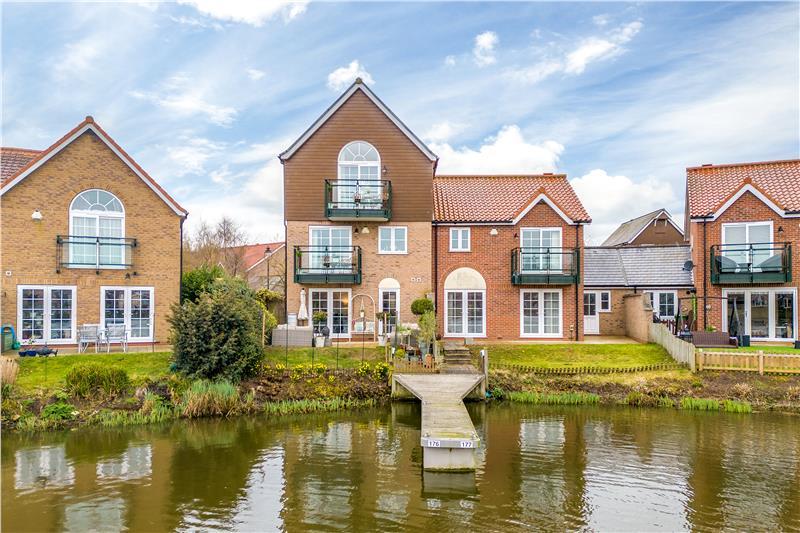 Park Lane, Burton Waters, Lincoln, Lincolnshire, LN1 2WP 4 bed
