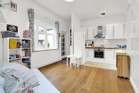 141b Loveday Road, London, W13 9JU