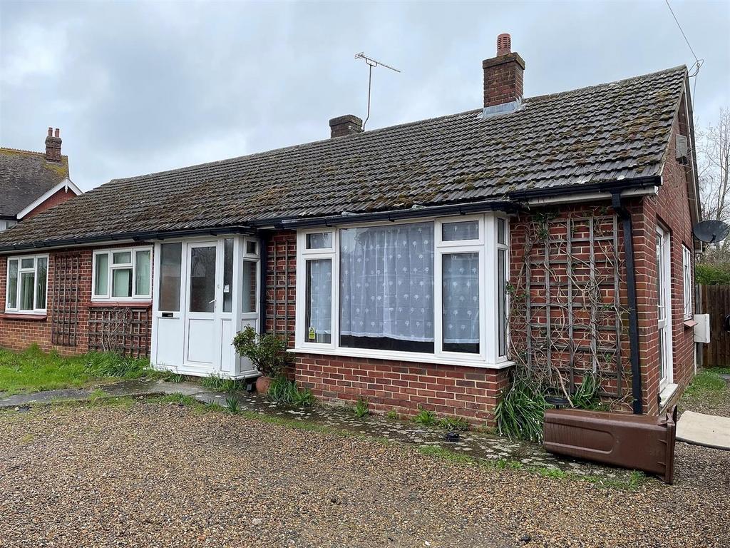 Headcorn Road, Staplehurst 3 bed detached bungalow to rent £1,550 pcm