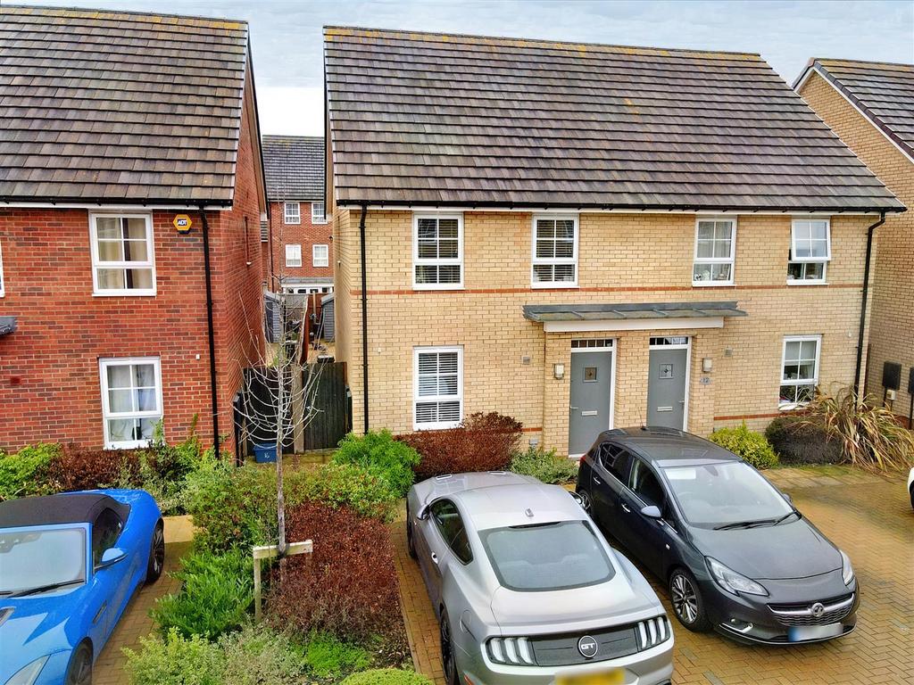 Cornelius Crescent, Fairfields, Milton Keynes 3 bed semidetached house