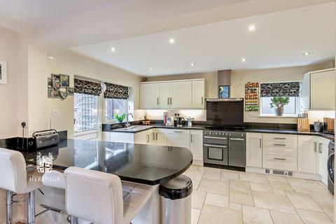 4 bedroom detached house for sale - Woodham Drive, Hatfield Peverel, CM3