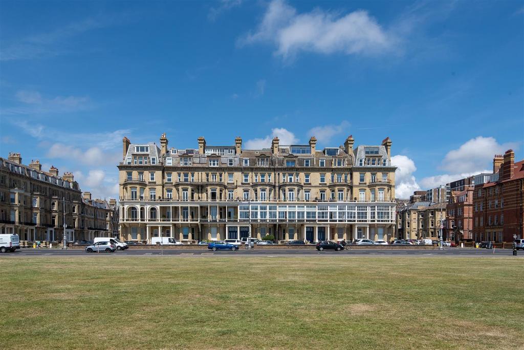 Kings Gardens, Hove 4 bed apartment to rent £3,500 pcm (£808 pw)