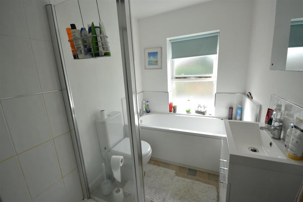 BATHROOM SUITE &amp; SHOWER