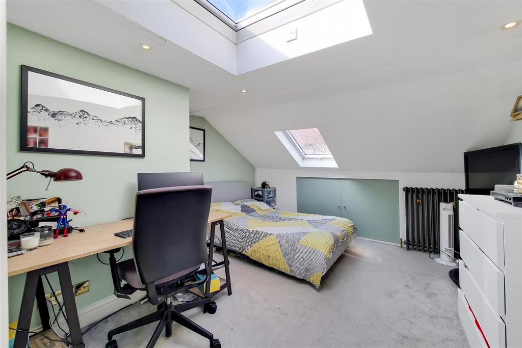 16 Main Bedroom-0.jpg