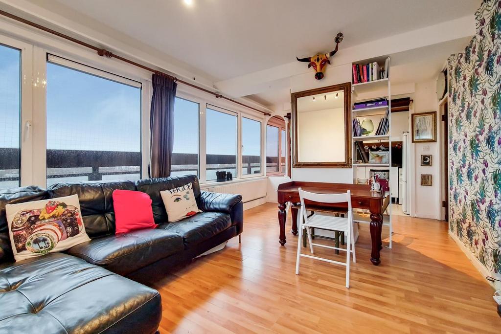 Wandsworth Road, London 2 bed apartment for sale £275,000