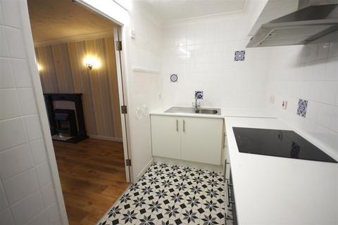2 bedroom flat for sale, West End, Swanland HU14