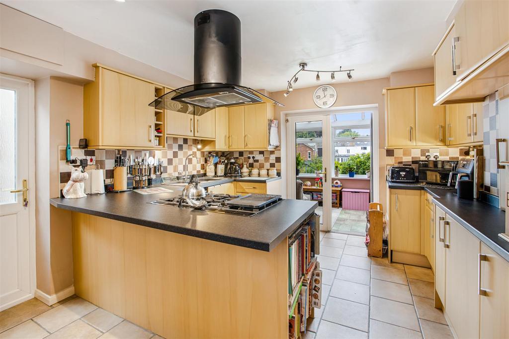 Kitchen 1.jpg