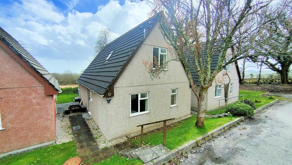 Park, Callington 4 bed chalet for sale £140,000