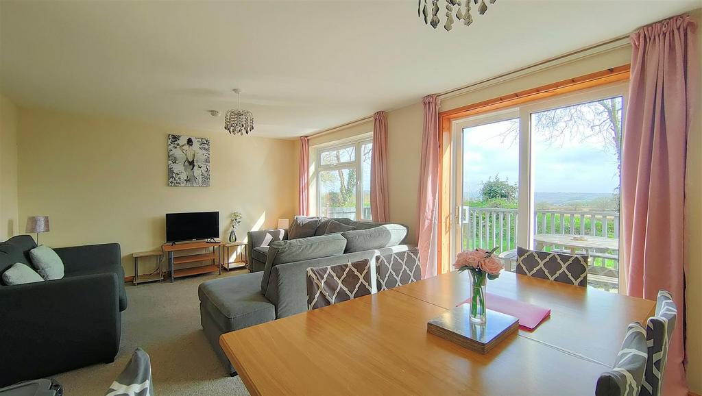 Park, Callington 4 bed chalet for sale £140,000