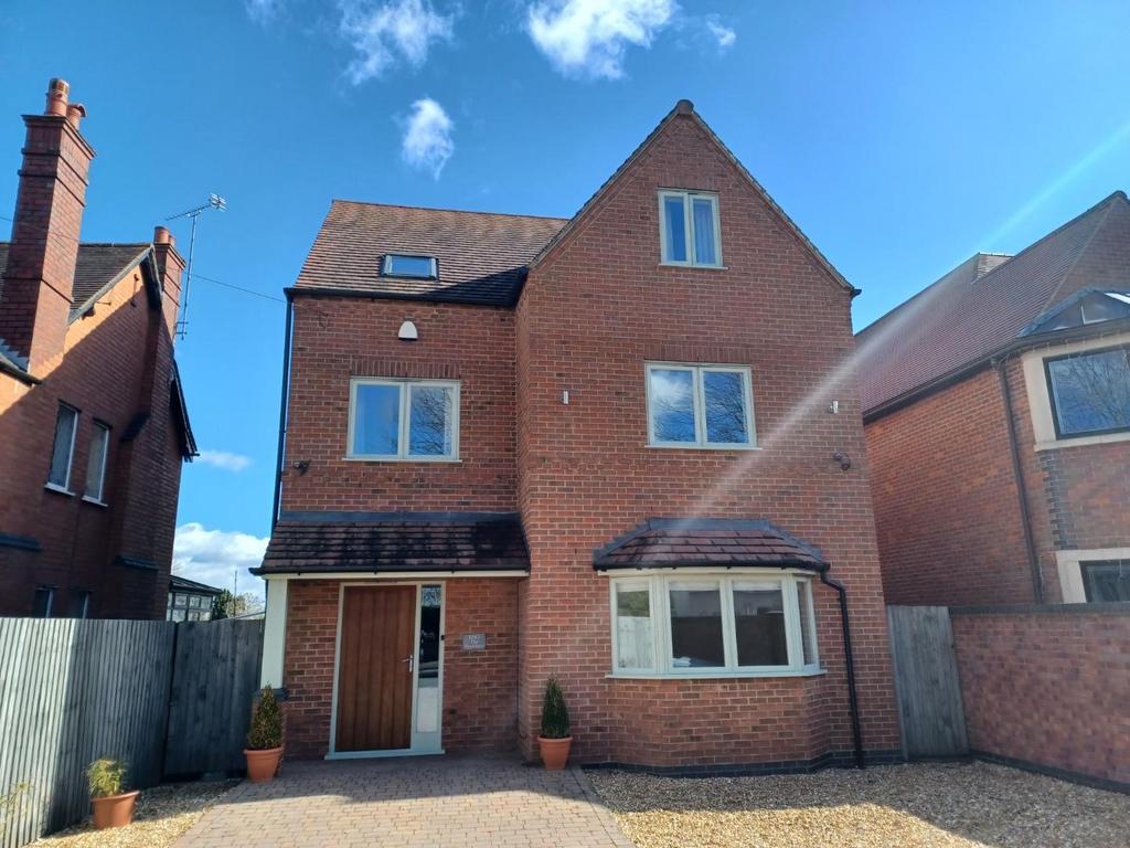 Evesham Road, Astwood Bank, Redditch 5 bed house £1,950 pcm (£450 pw)