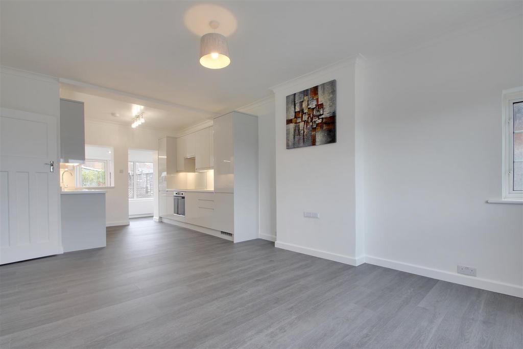 Upper Brighton Road, Lancing 2 bed semidetached bungalow for sale £