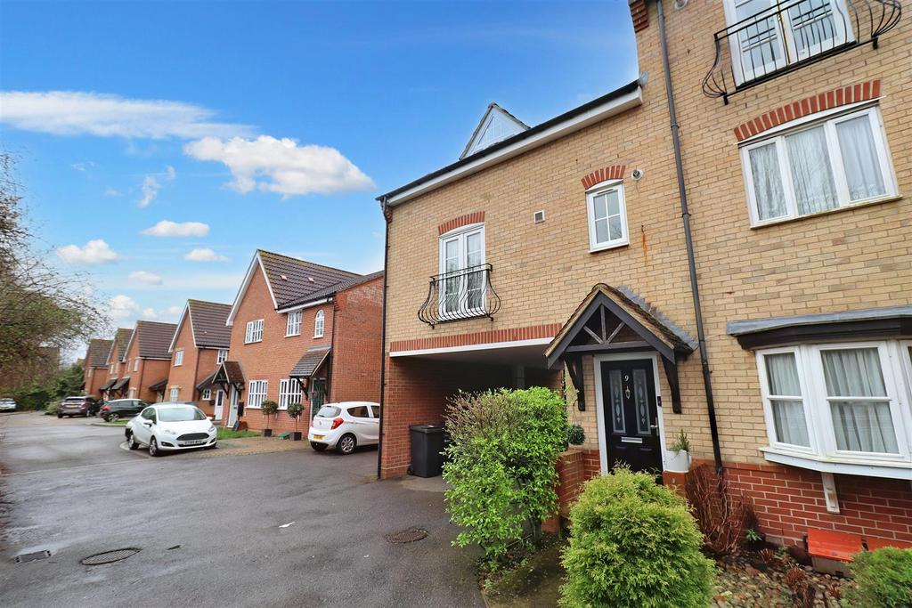 Shires Close, Great Notley, Braintree 2 bed terraced house for sale £