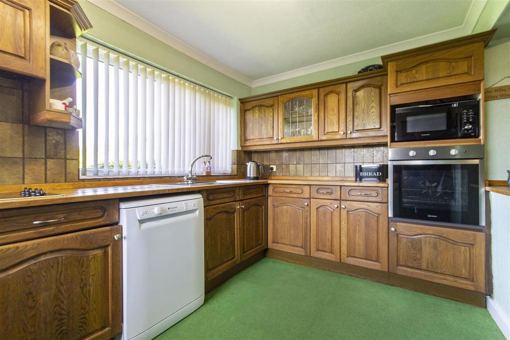 Sunningdale Rise, Walton, Chesterfield 4 bed detached house £365,000