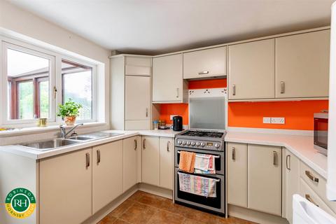 16 Convent Grove, Doncaster, DN4 7AR