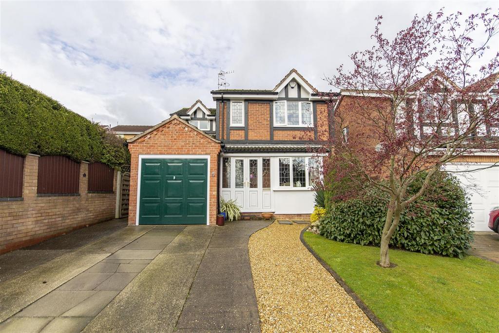 Longcroft Close, New Tupton, Chesterfield 3 bed detached house for sale