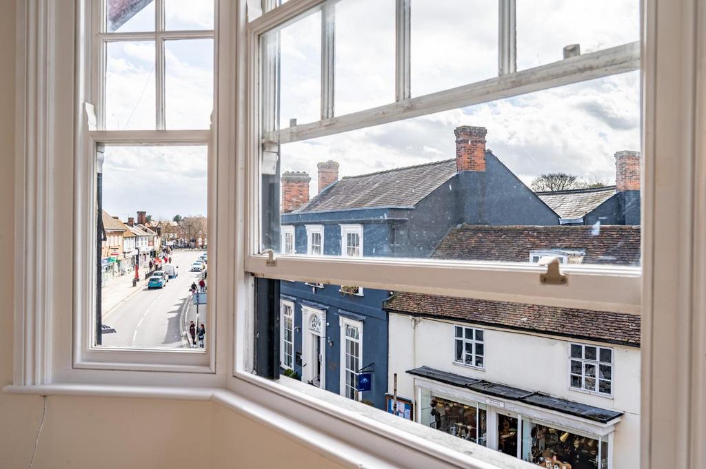 High Street, Dunmow 2 bed apartment £180,000