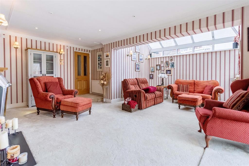 Cokeham Lane, Sompting, Lancing 5 bed chalet for sale £650,000
